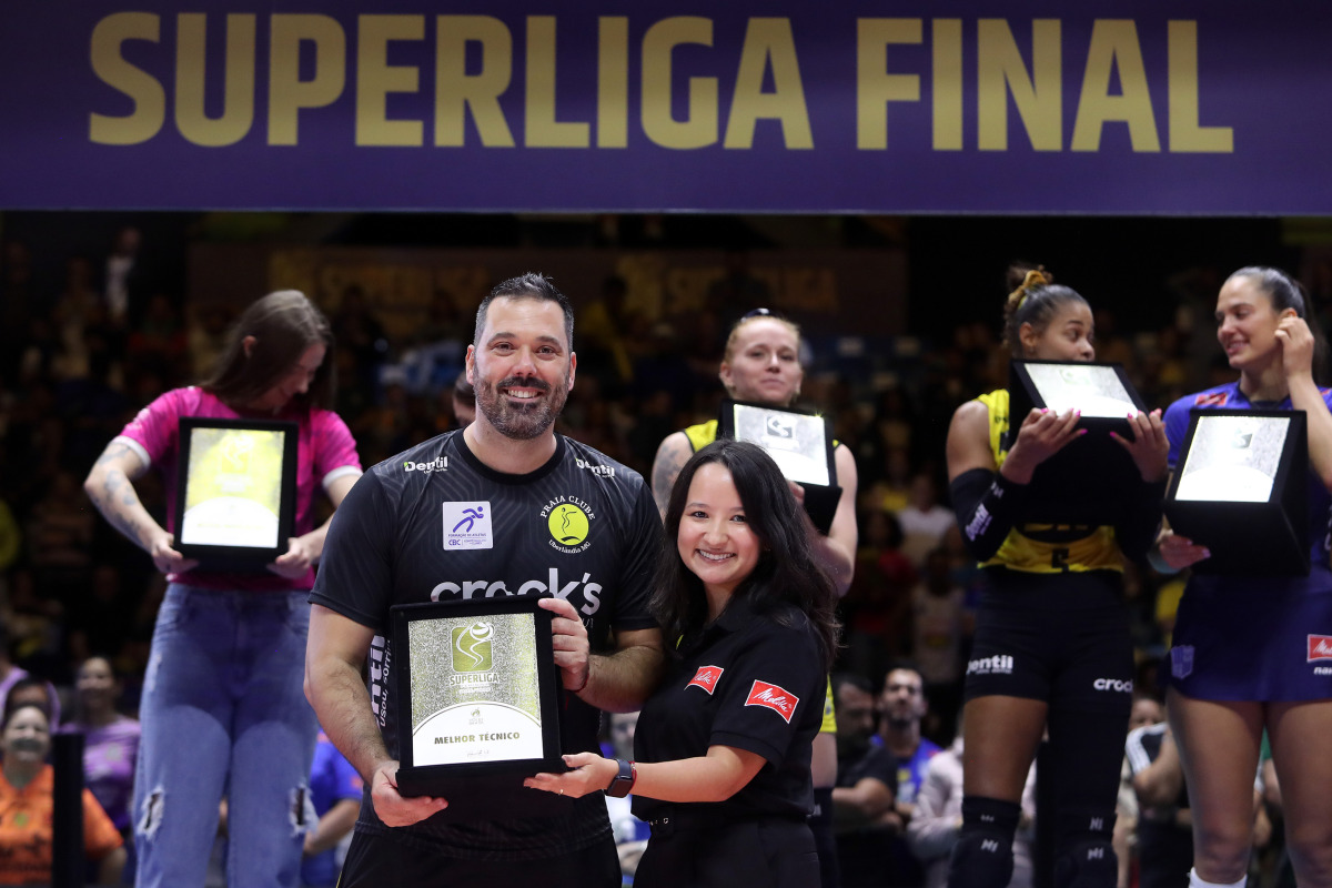 https://cdn-voleidigital-cbv-1.yapoli.com/final_da_superliga_feminina_2025_2026_superliga_feminina_final_adulto_feminino_sao_paulo_03052026_106.jpg