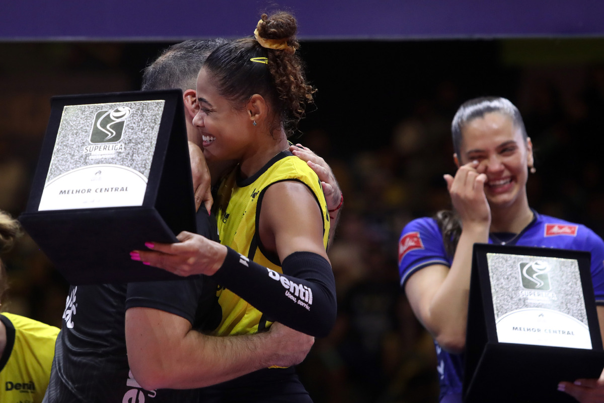 https://cdn-voleidigital-cbv-1.yapoli.com/final_da_superliga_feminina_2025_2026_superliga_feminina_final_adulto_feminino_sao_paulo_03052026_131.jpg