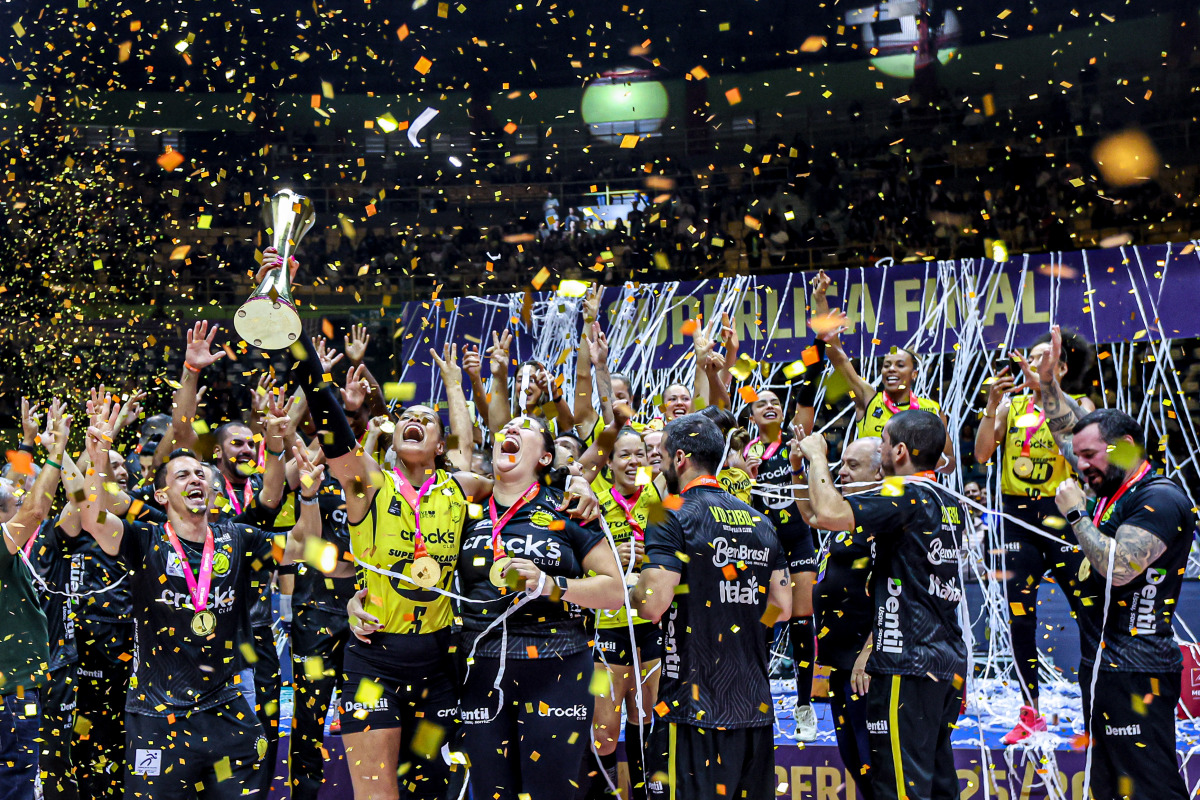 https://cdn-voleidigital-cbv-1.yapoli.com/final_da_superliga_feminina_2025_2026_superliga_feminina_final_adulto_feminino_sao_paulo_03052026_38.jpg
