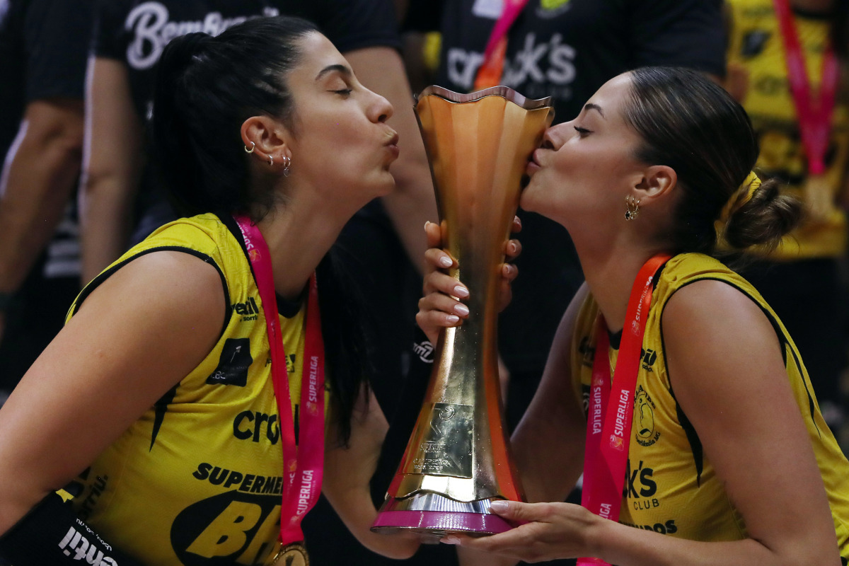 https://cdn-voleidigital-cbv-1.yapoli.com/final_da_superliga_feminina_2025_2026_superliga_feminina_final_adulto_feminino_sao_paulo_03052026_40.jpg