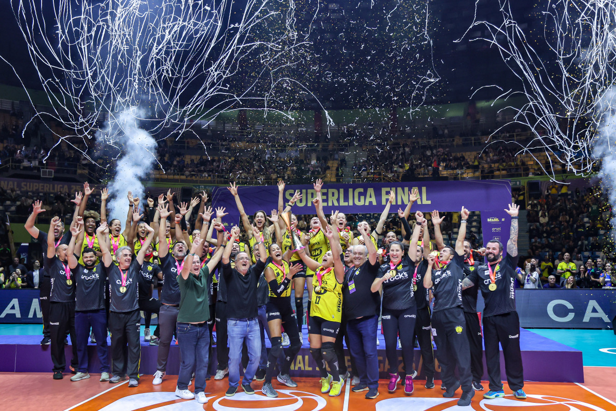https://cdn-voleidigital-cbv-1.yapoli.com/final_da_superliga_feminina_2025_2026_superliga_feminina_final_adulto_feminino_sao_paulo_03052026_58.jpg
