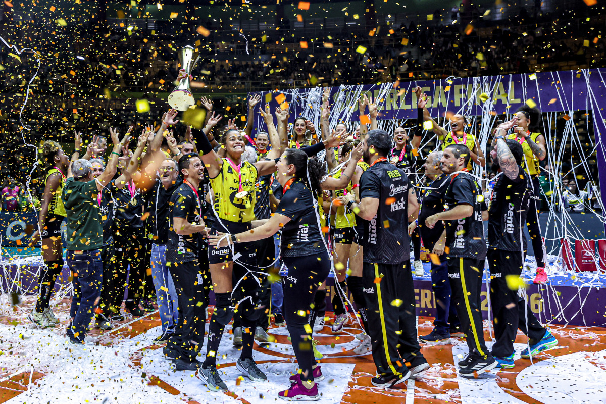 https://cdn-voleidigital-cbv-1.yapoli.com/final_da_superliga_feminina_2025_2026_superliga_feminina_final_adulto_feminino_sao_paulo_03052026_59.jpg