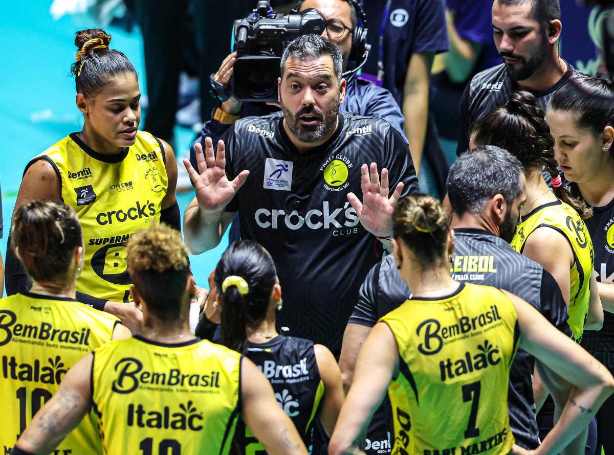 https://cdn-voleidigital-cbv-1.yapoli.com/final_da_superliga_feminina_2025_2026_superliga_feminina_final_adulto_feminino_sao_paulo_03052026_71.jpg