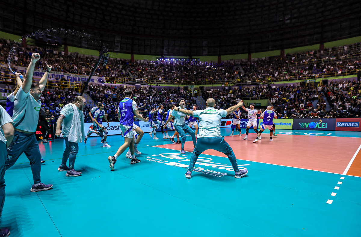 https://cdn-voleidigital-cbv-1.yapoli.com/final_superliga_masculina_sada_cruzeiro_x_volei_renata_superliga_masculina_nao_possui_adulto_masculino_sao_paulo_10052026_95.jpg