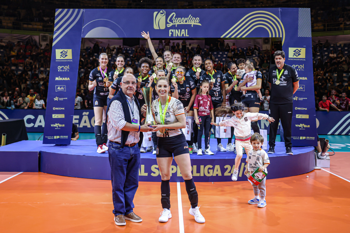 https://cdn-voleidigital-cbv-1.yapoli.com/superliga_feminina_2025_final_superliga_feminina_final_adulto_feminino_sao_paulo_01052025_33.jpg