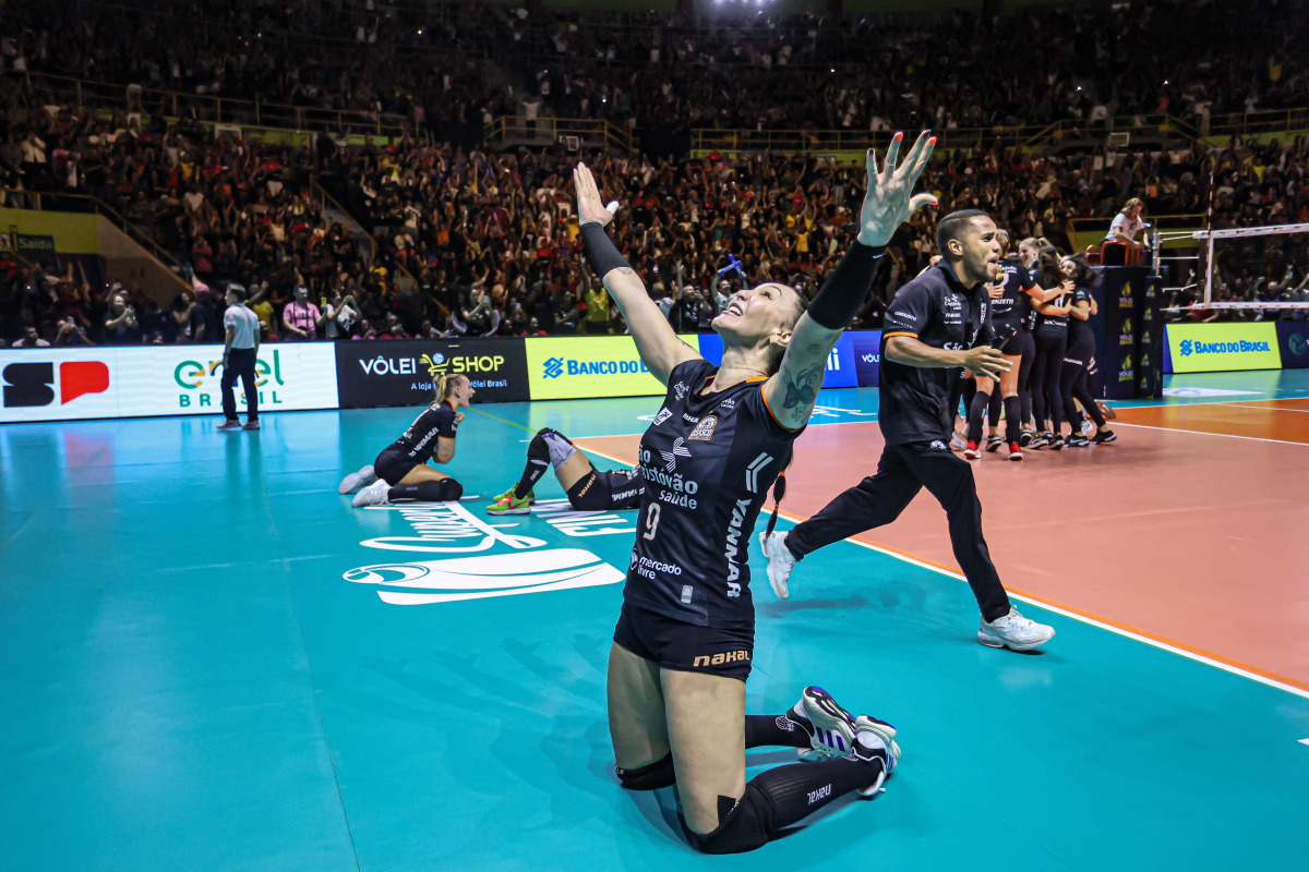 https://cdn-voleidigital-cbv-1.yapoli.com/superliga_feminina_2025_final_superliga_feminina_final_adulto_feminino_sao_paulo_01052025_40.jpg