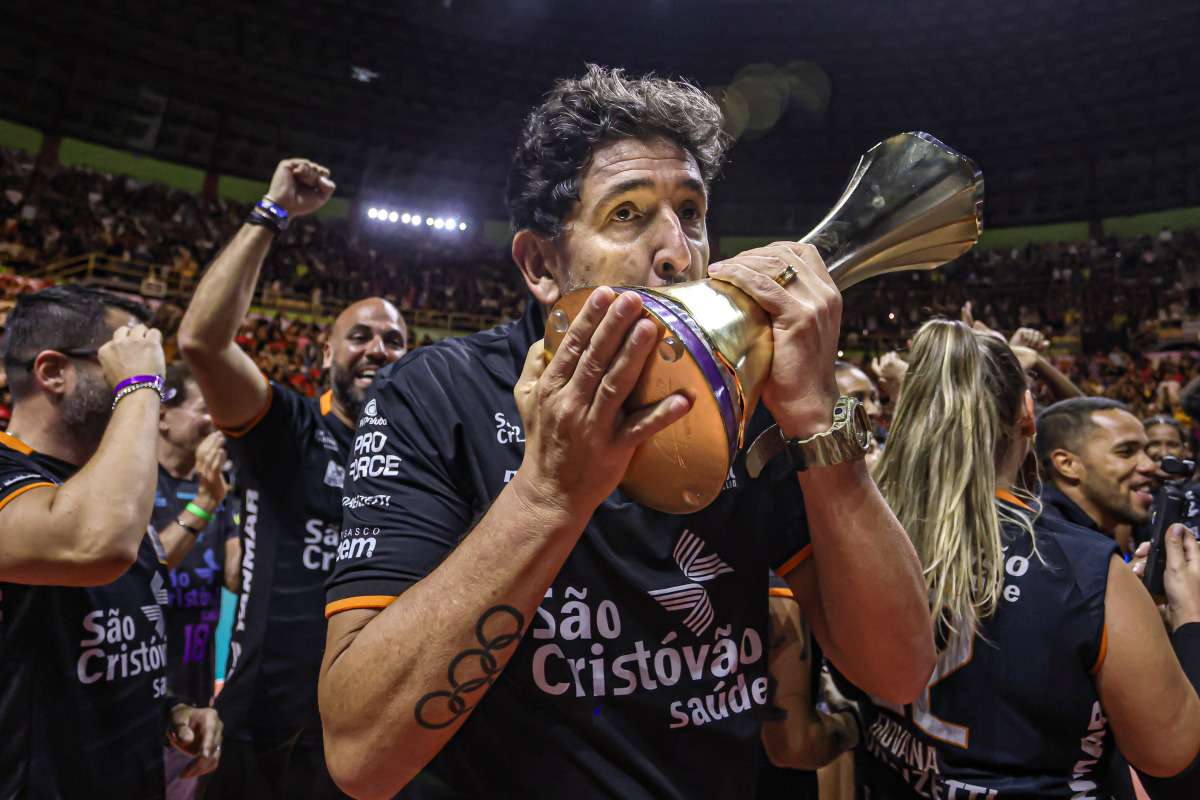 https://cdn-voleidigital-cbv-1.yapoli.com/superliga_feminina_2025_final_superliga_feminina_final_adulto_feminino_sao_paulo_01052025_42.jpg