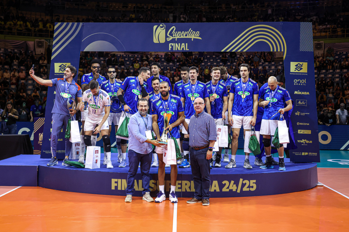https://cdn-voleidigital-cbv-1.yapoli.com/superliga_masculina_2025_final_superliga_masculina_final_adulto_masculino_sao_paulo_04052025_102.jpg