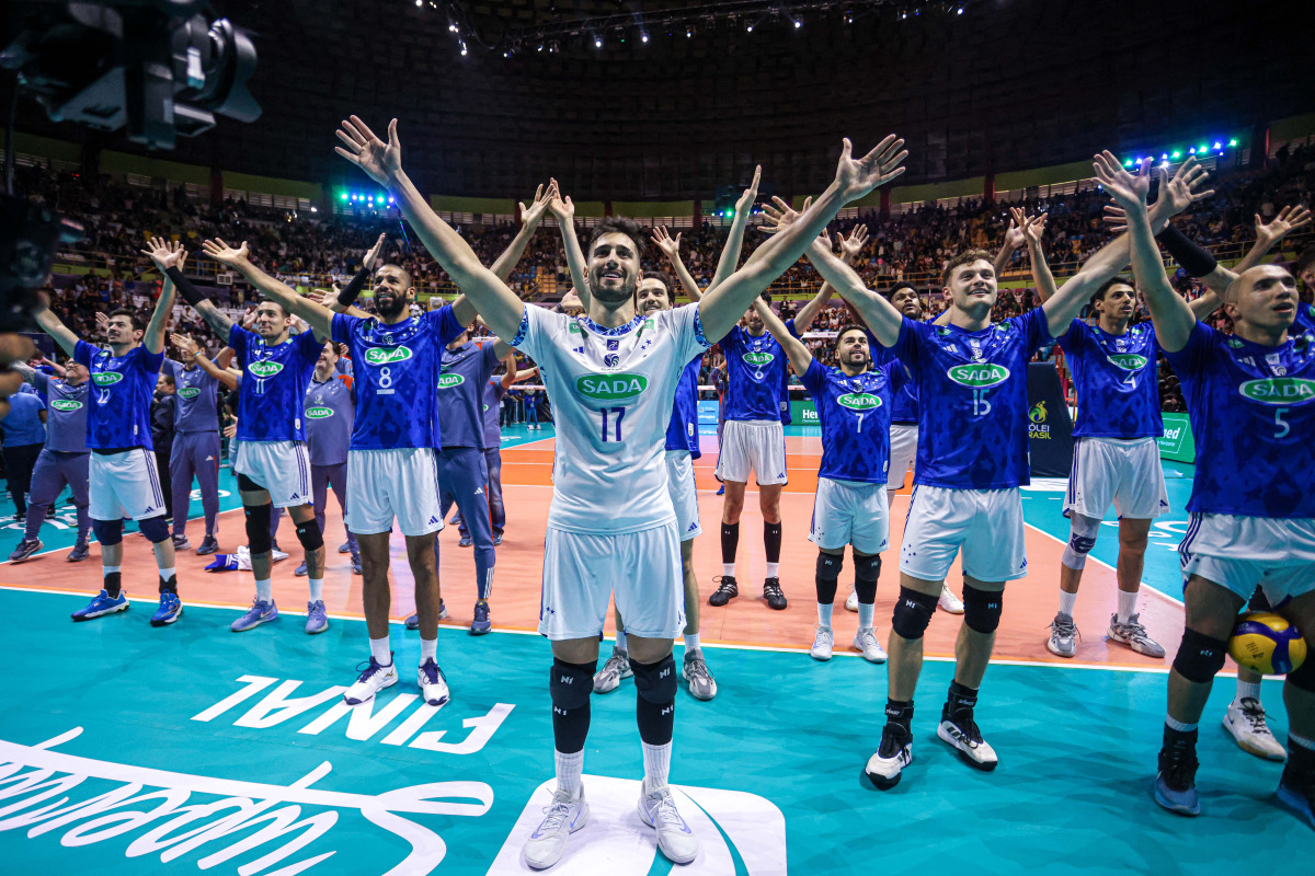 https://cdn-voleidigital-cbv-1.yapoli.com/superliga_masculina_2025_final_superliga_masculina_final_adulto_masculino_sao_paulo_04052025_105.jpg