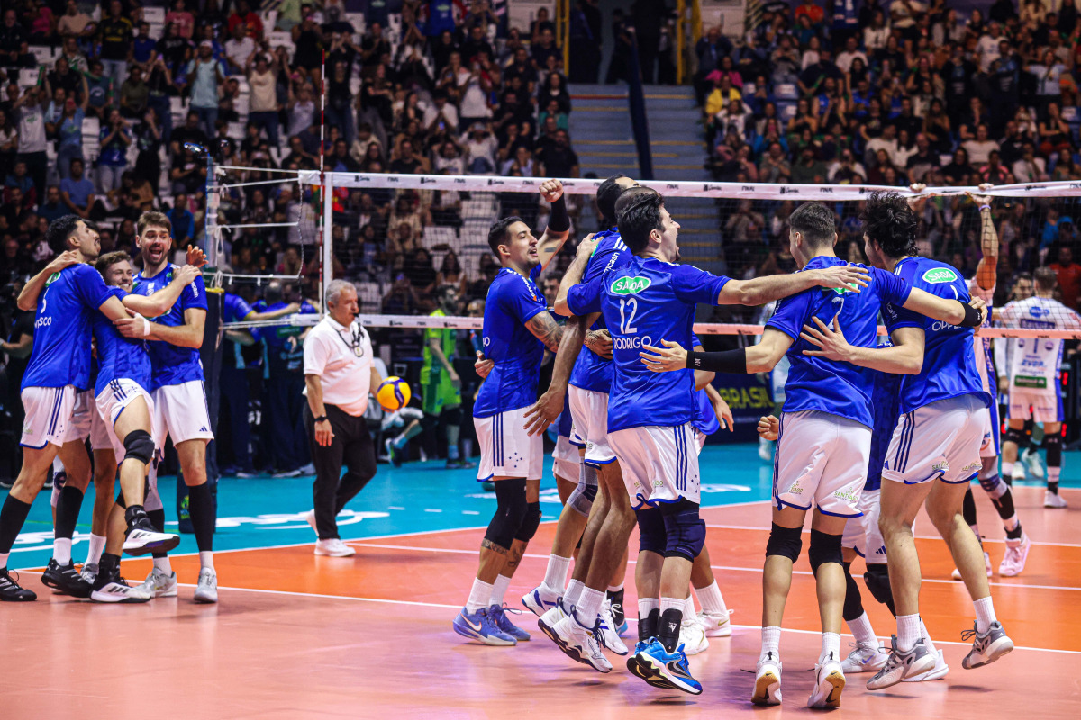 https://cdn-voleidigital-cbv-1.yapoli.com/superliga_masculina_2025_final_superliga_masculina_final_adulto_masculino_sao_paulo_04052025_107.jpg