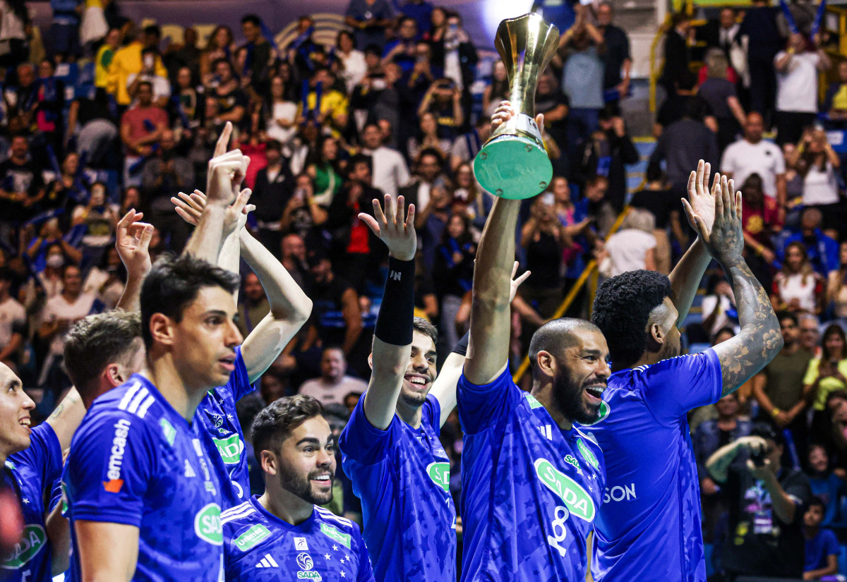 https://cdn-voleidigital-cbv-1.yapoli.com/superliga_masculina_2025_final_superliga_masculina_final_adulto_masculino_sao_paulo_04052025_109.jpg