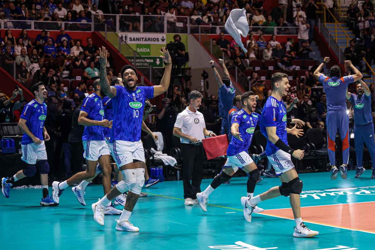 https://cdn-voleidigital-cbv-1.yapoli.com/superliga_masculina_2025_final_superliga_masculina_final_adulto_masculino_sao_paulo_04052025_117.jpg