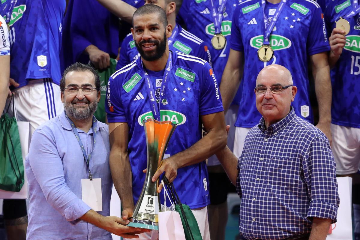 https://cdn-voleidigital-cbv-1.yapoli.com/superliga_masculina_2025_final_superliga_masculina_final_adulto_masculino_sao_paulo_04052025_121.jpg