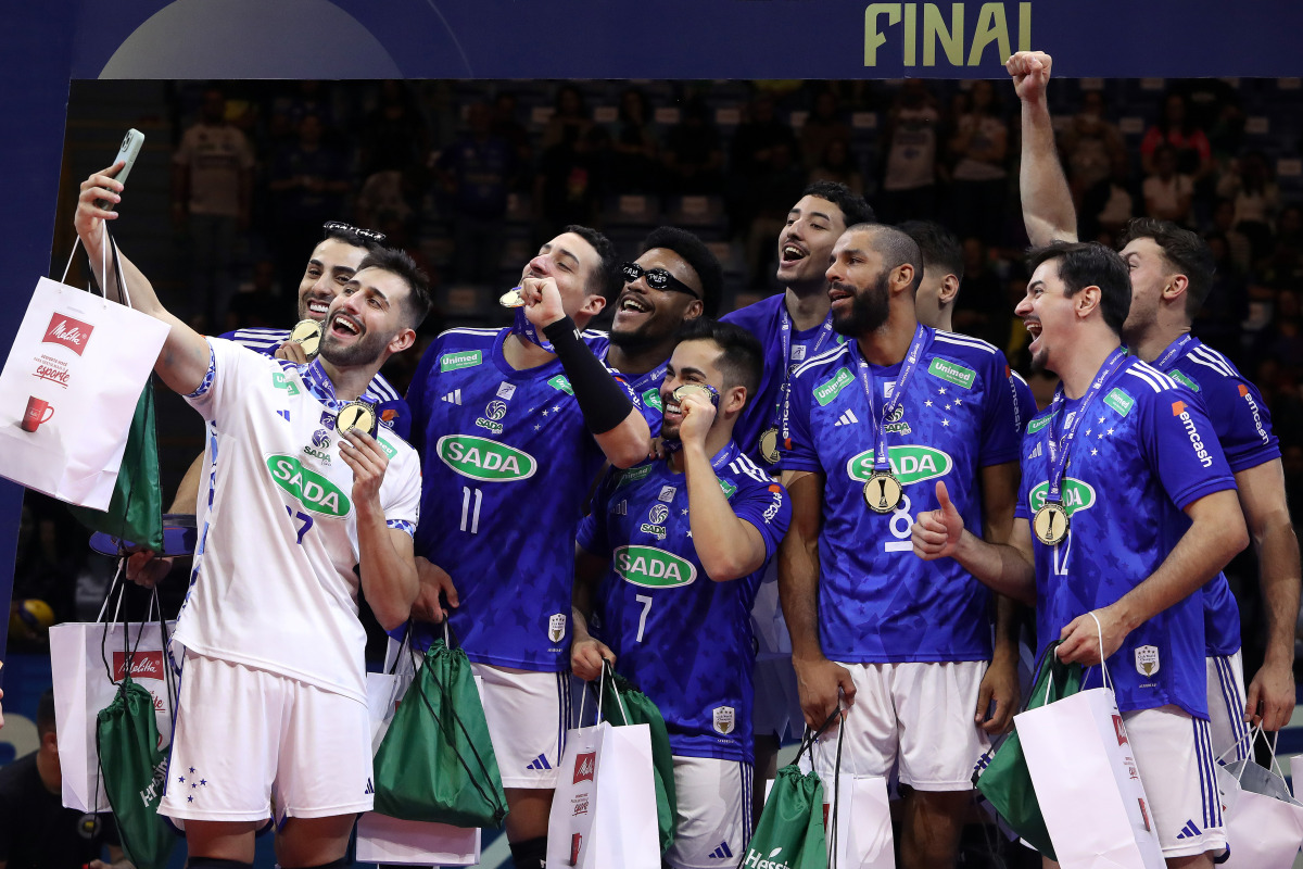 https://cdn-voleidigital-cbv-1.yapoli.com/superliga_masculina_2025_final_superliga_masculina_final_adulto_masculino_sao_paulo_04052025_122.jpg
