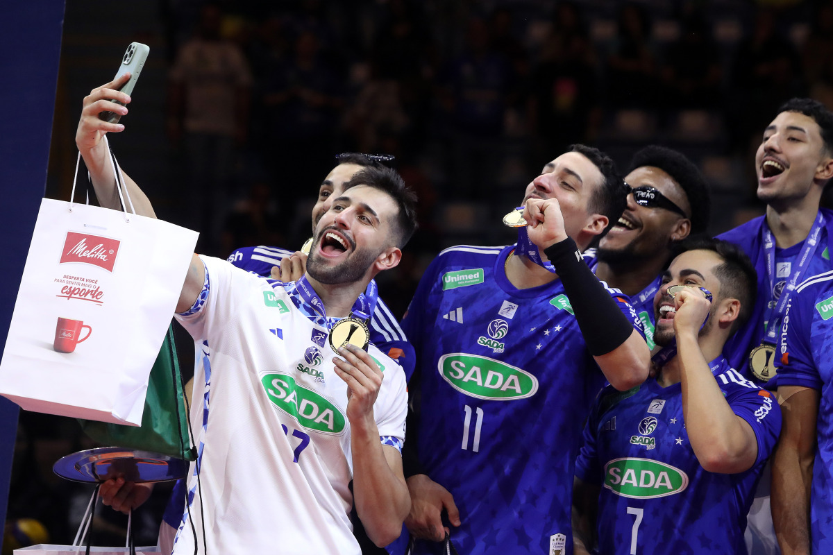 https://cdn-voleidigital-cbv-1.yapoli.com/superliga_masculina_2025_final_superliga_masculina_final_adulto_masculino_sao_paulo_04052025_125.jpg