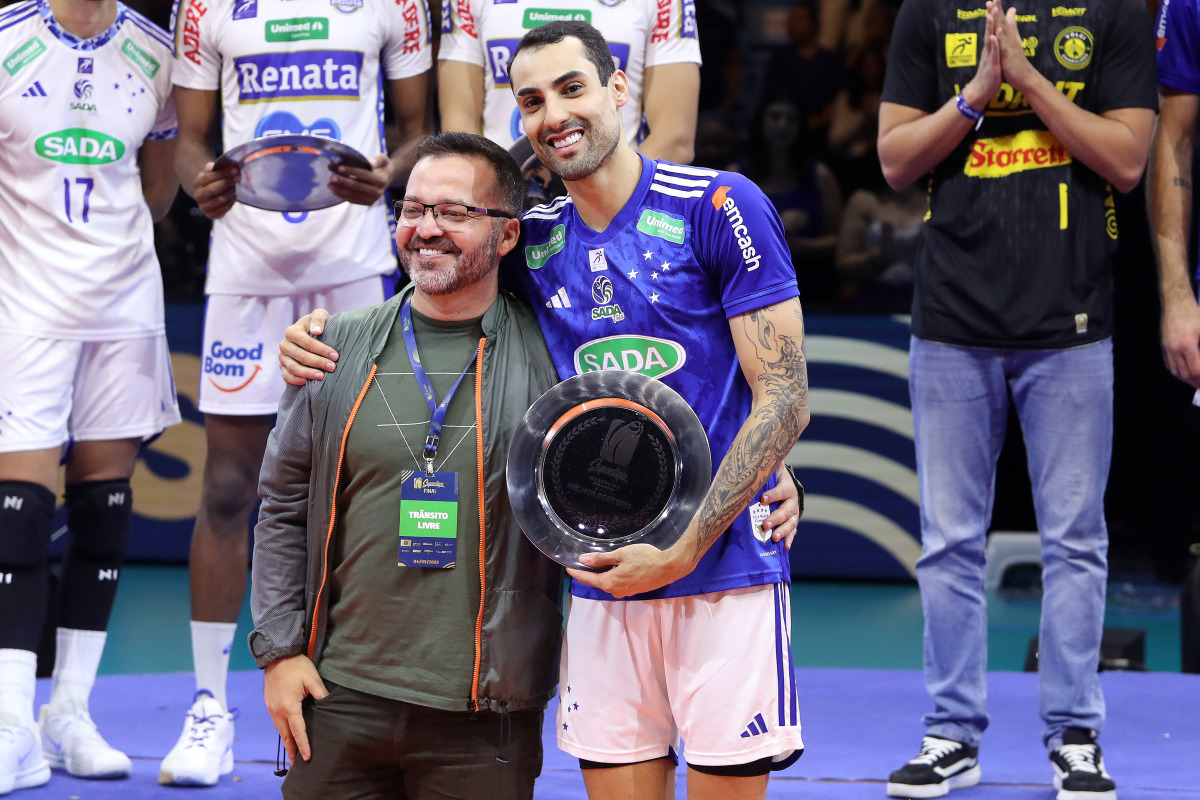 https://cdn-voleidigital-cbv-1.yapoli.com/superliga_masculina_2025_final_superliga_masculina_final_adulto_masculino_sao_paulo_04052025_141.jpg