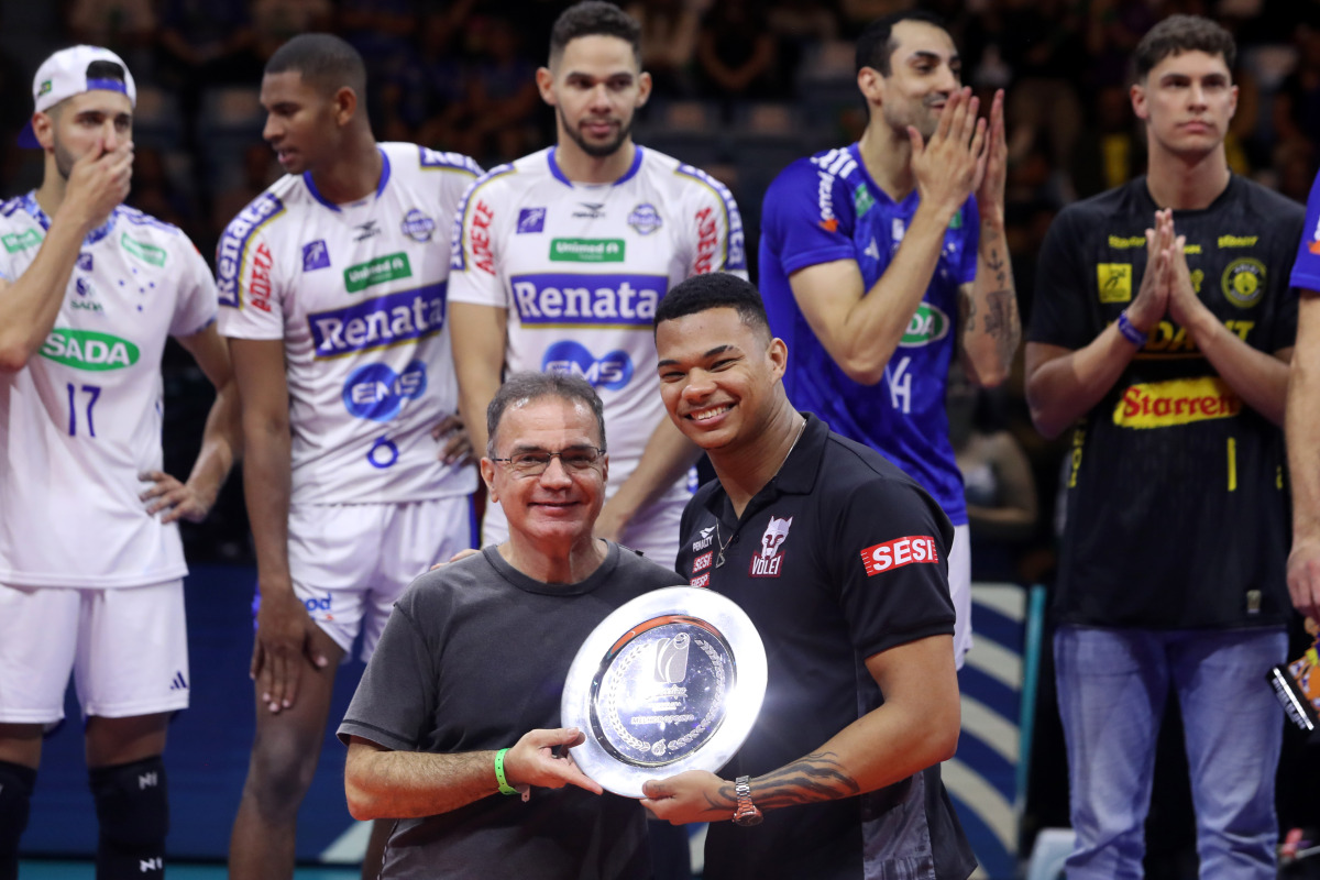https://cdn-voleidigital-cbv-1.yapoli.com/superliga_masculina_2025_final_superliga_masculina_final_adulto_masculino_sao_paulo_04052025_145.jpg