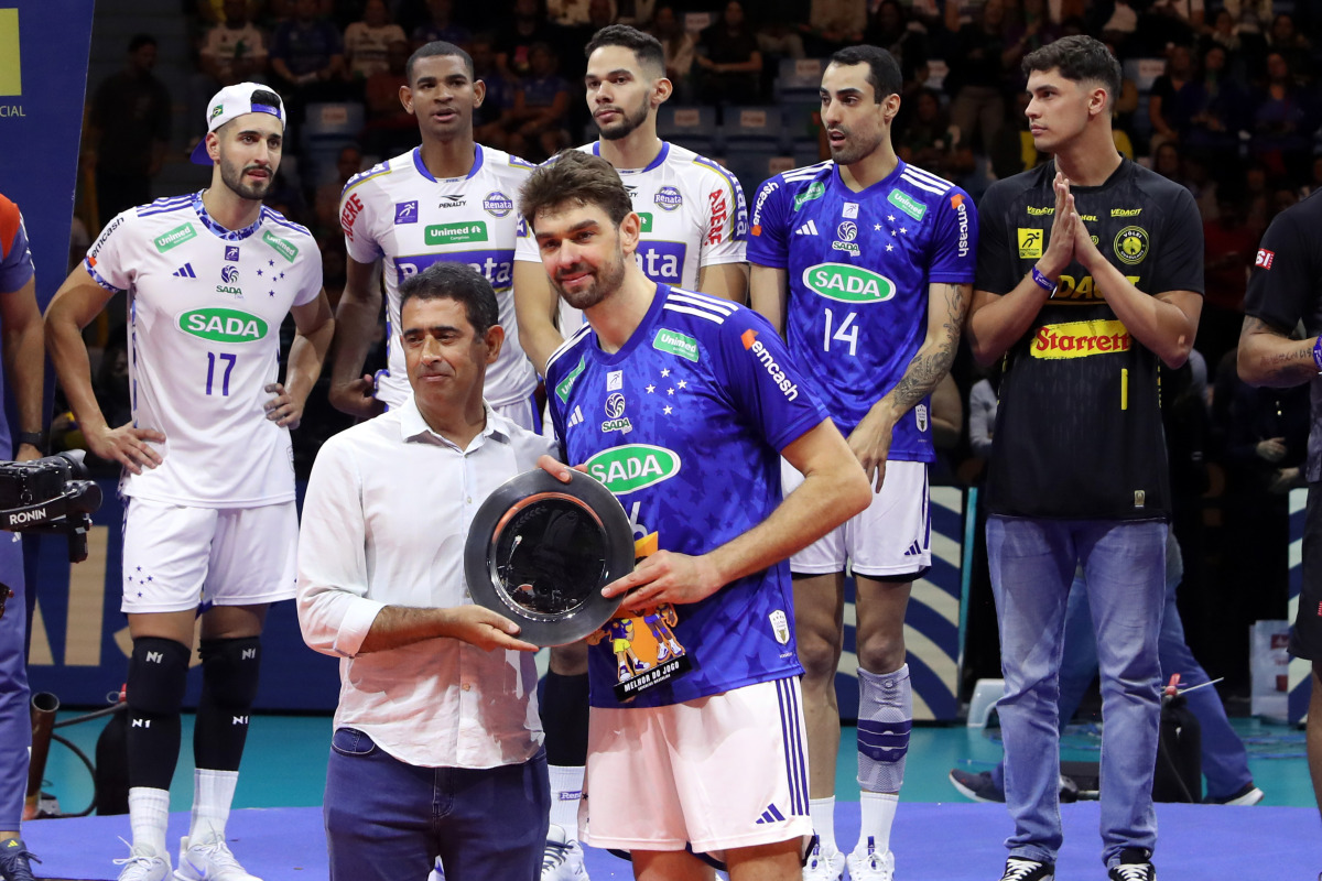 https://cdn-voleidigital-cbv-1.yapoli.com/superliga_masculina_2025_final_superliga_masculina_final_adulto_masculino_sao_paulo_04052025_147.jpg
