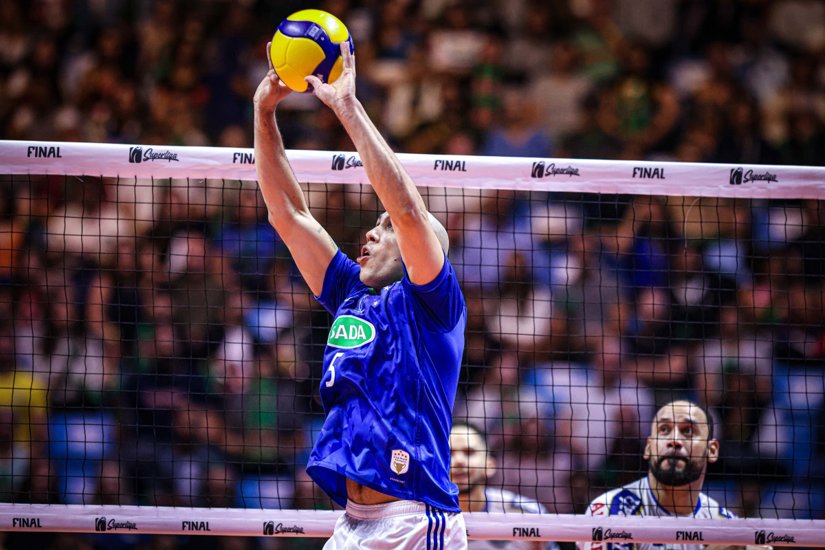 https://cdn-voleidigital-cbv-1.yapoli.com/superliga_masculina_2025_final_superliga_masculina_final_adulto_masculino_sao_paulo_04052025_81.jpg