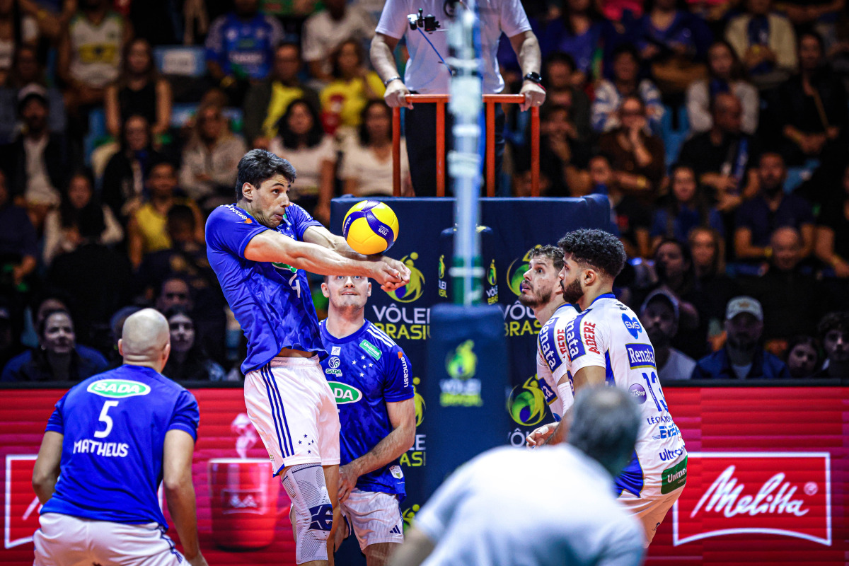 https://cdn-voleidigital-cbv-1.yapoli.com/superliga_masculina_2025_final_superliga_masculina_final_adulto_masculino_sao_paulo_04052025_84.jpg