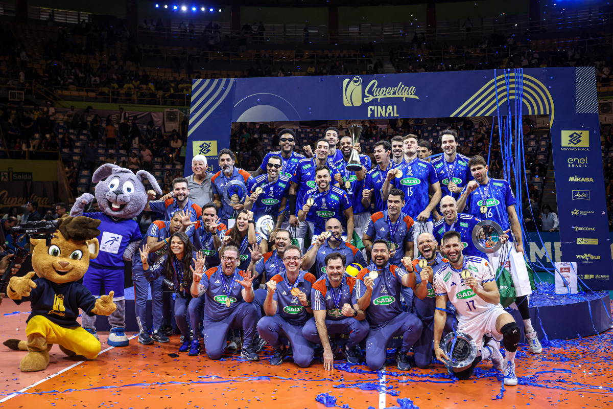 https://cdn-voleidigital-cbv-1.yapoli.com/superliga_masculina_2025_final_superliga_masculina_final_adulto_masculino_sao_paulo_04052025_89.jpg