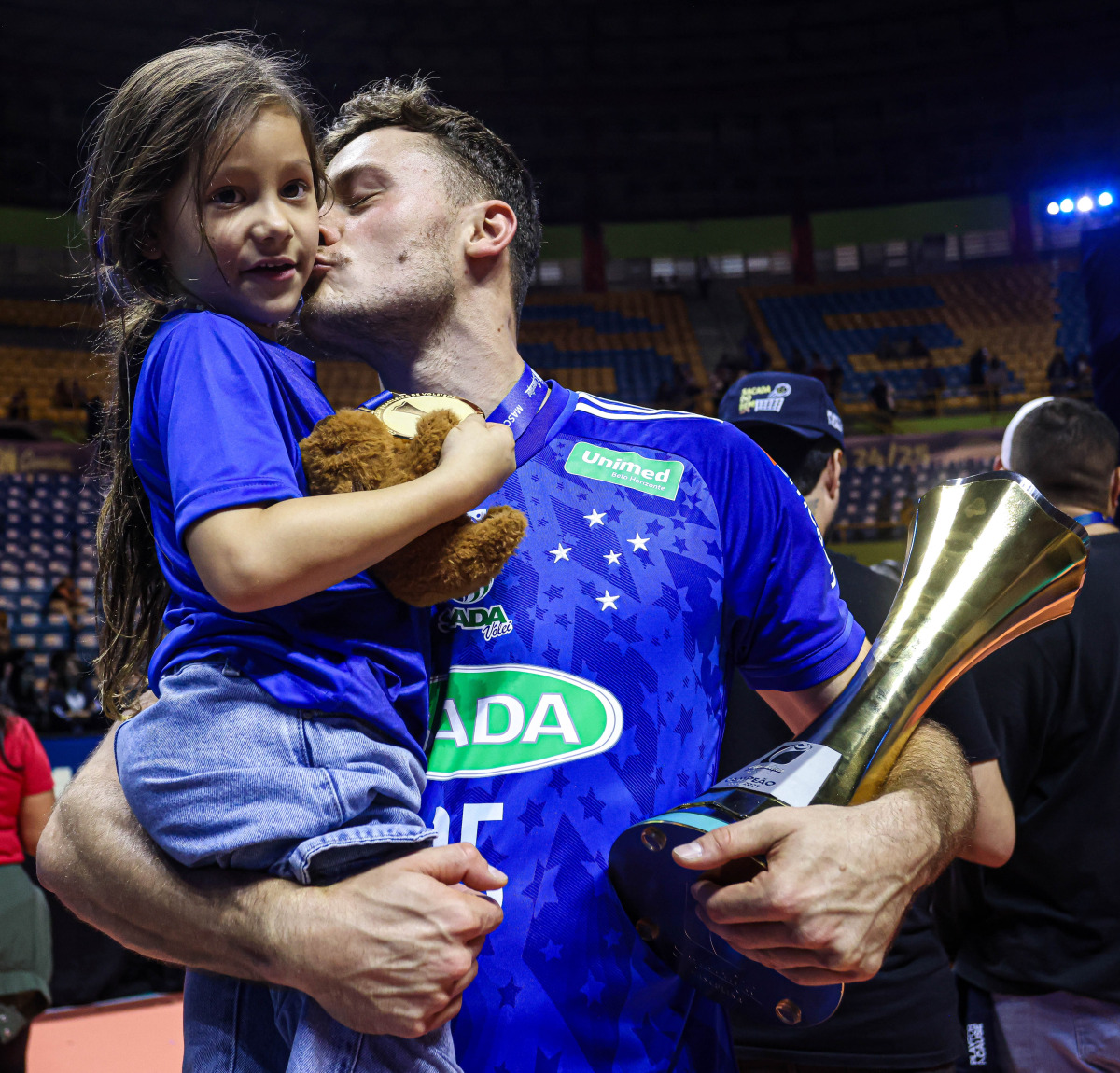 https://cdn-voleidigital-cbv-1.yapoli.com/superliga_masculina_2025_final_superliga_masculina_final_adulto_masculino_sao_paulo_04052025_91.jpg