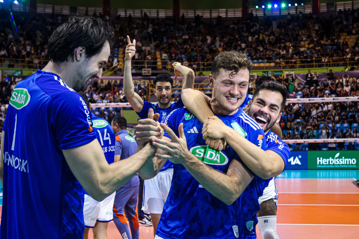https://cdn-voleidigital-cbv-1.yapoli.com/superliga_masculina_2025_final_superliga_masculina_final_adulto_masculino_sao_paulo_04052025_92.jpg