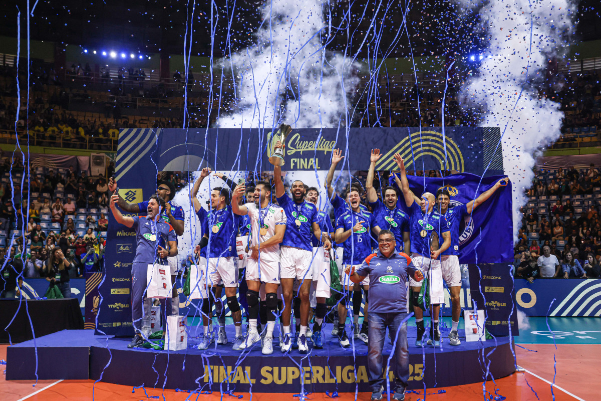 https://cdn-voleidigital-cbv-1.yapoli.com/superliga_masculina_2025_final_superliga_masculina_final_adulto_masculino_sao_paulo_04052025_97.jpg